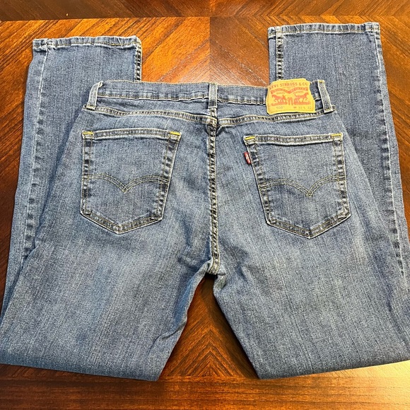 Men’s Levi 559 Light/Medium Wash Jeans - Picture 3 of 9